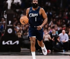 开云-包含哈登重返赛场，刷新纪录首场状态出色，G2观众沸腾！赢得满堂喝彩的词条