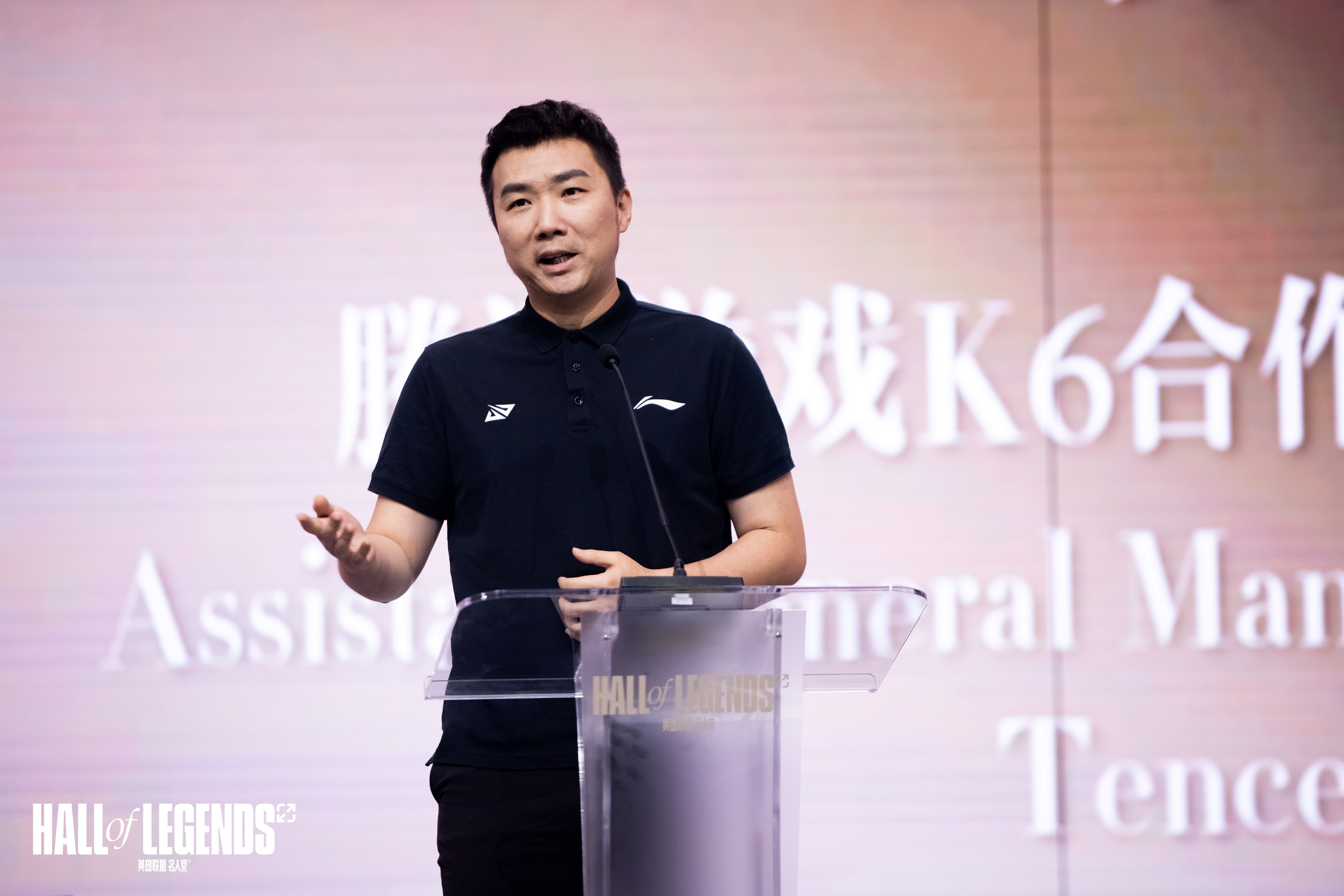  退役电竞选手uzi完成不可能的挑战 