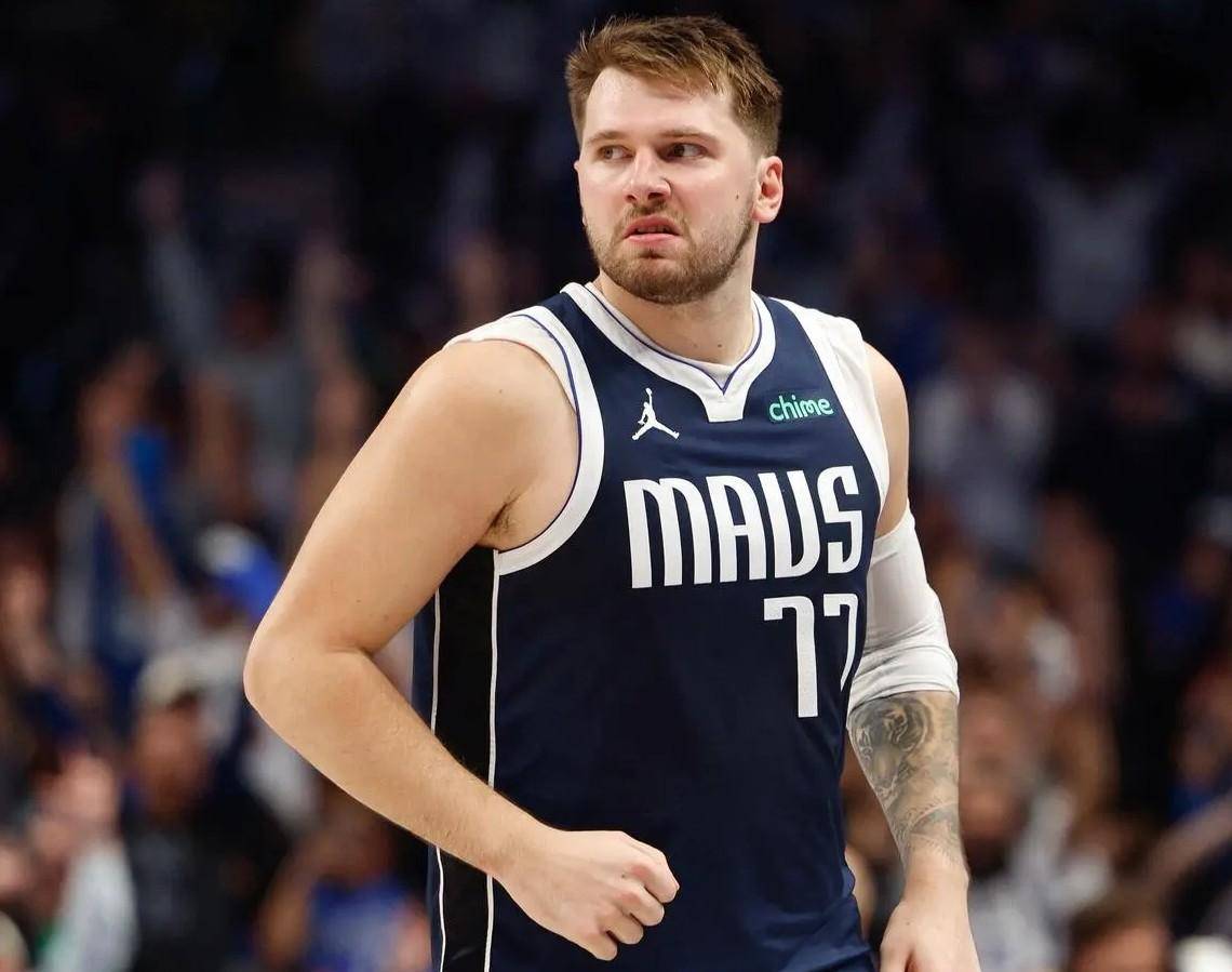 东契奇连续二十场比赛得分超过最后时刻胜出，独行侠不断突破！上演精彩一战的简单介绍