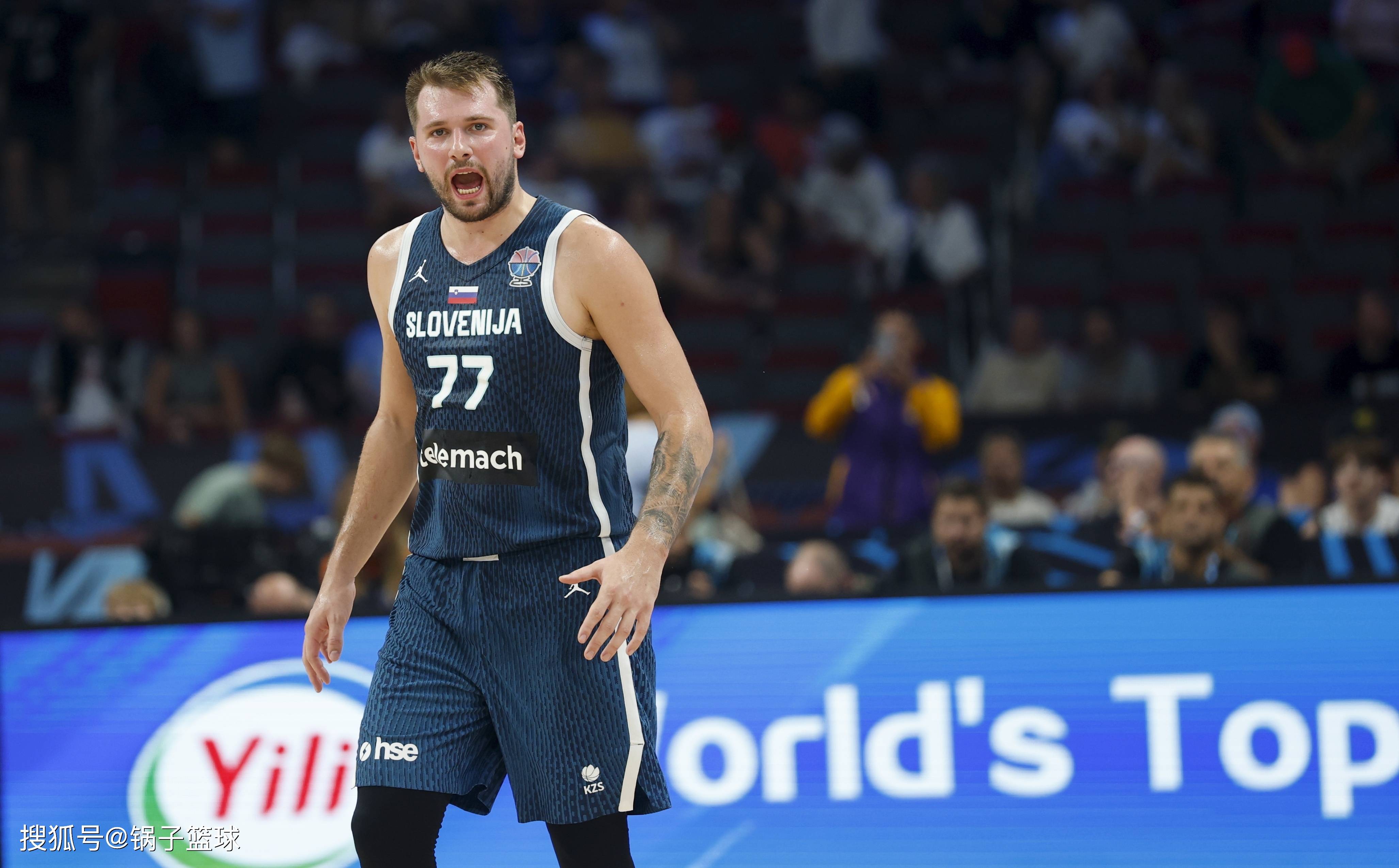 东契奇连续二十场比赛得分超过最后时刻胜出，独行侠不断突破！上演精彩一战的简单介绍