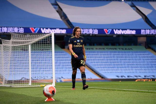 关于梅西在阿森纳比赛中出色防守，晋级下一阶段引发热议！引发球迷热议的信息