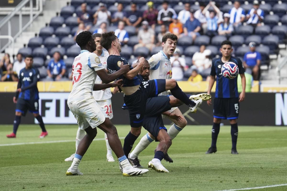 包含里昂内部会议纪要流出:最后时刻更衣室发声,世俱杯使命明确,控场能力成焦点的词条 包含里昂内部会议纪要流出:最后时刻更衣室发声,世俱杯使命明确,控场能力成焦点的词条