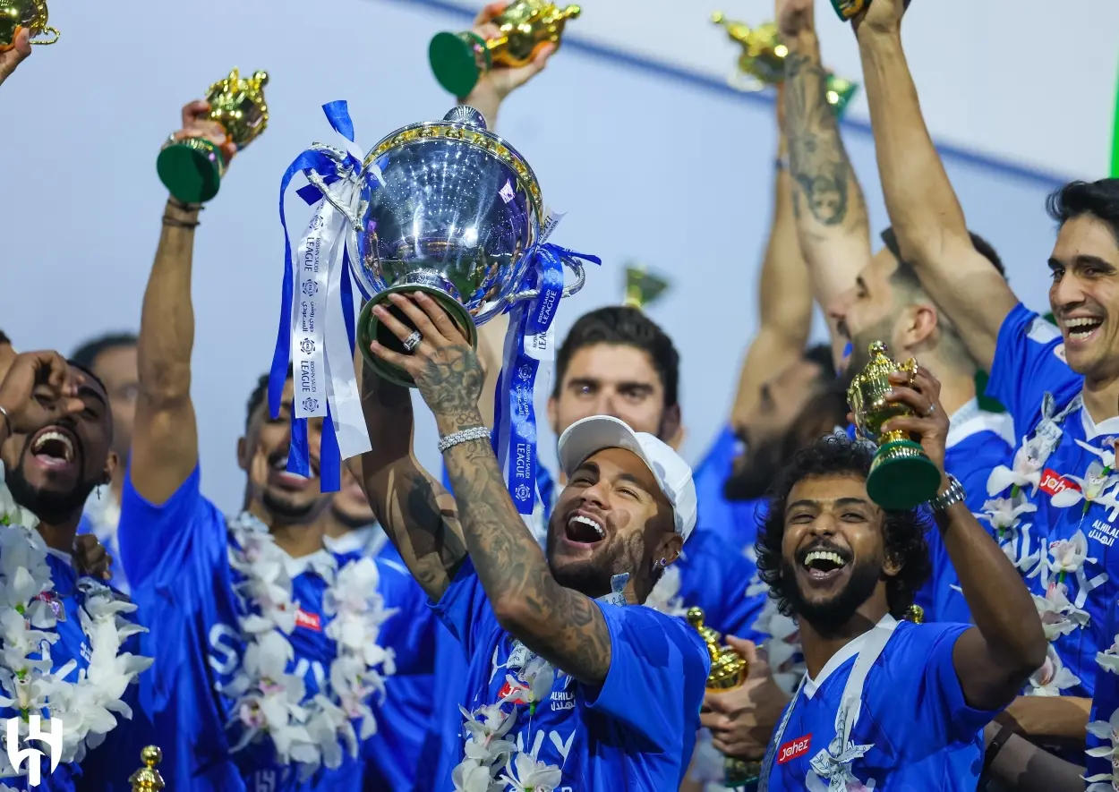 包含里昂内部会议纪要流出:最后时刻更衣室发声,世俱杯使命明确,控场能力成焦点的词条 包含里昂内部会议纪要流出:最后时刻更衣室发声,世俱杯使命明确,控场能力成焦点的词条