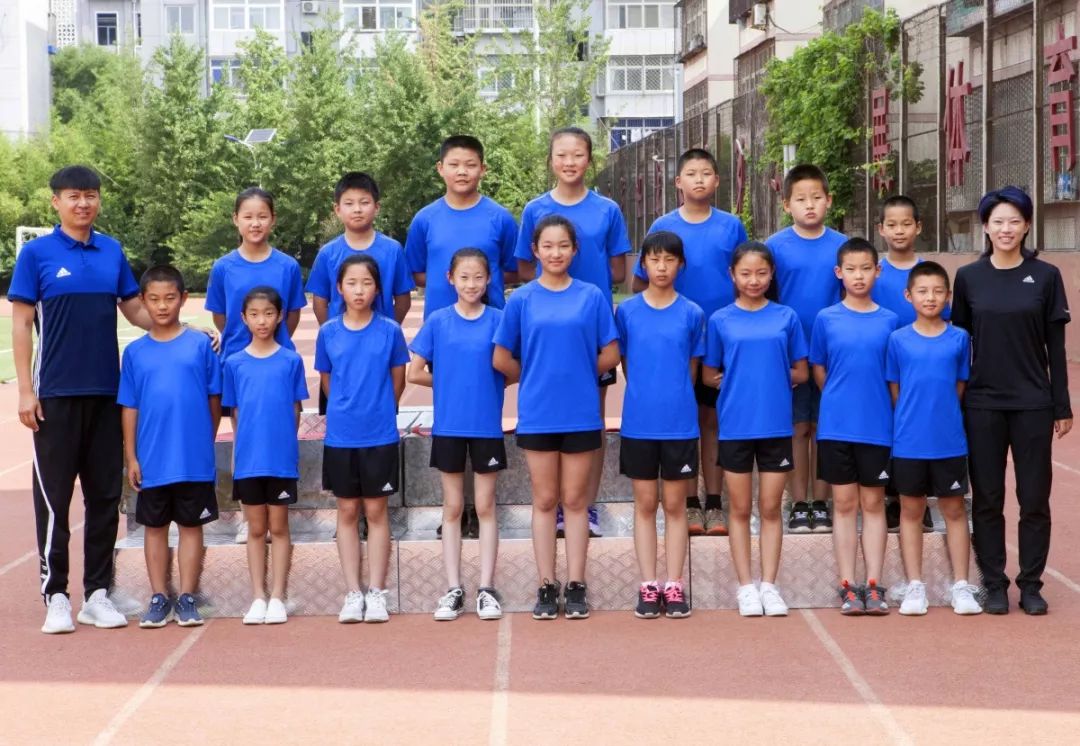 冰球夜战:皖南飞鹰队绝杀泰山犀牛队,速度优势明显节奏掌控在手(电影血战金三角) 冰球夜战:皖南飞鹰队绝杀泰山犀牛队,速度优势明显节奏掌控在手(电影血战金三角)