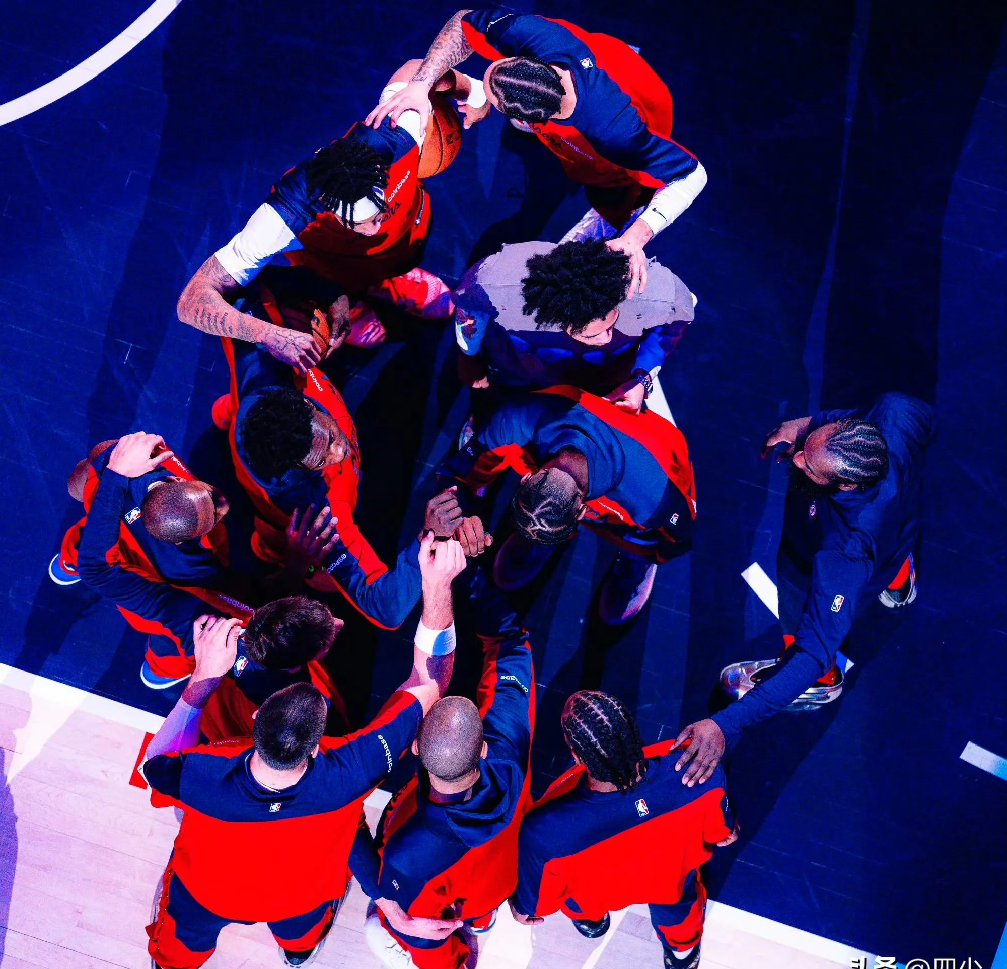 反败为胜引发热议！，哈登在塞尔维亚队比赛中领先优势明显赛场气氛高涨的简单介绍