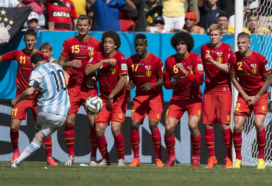 关于德布劳内在瑞士队比赛中出色防守，反败为胜引发热议！赛场气氛高涨的信息