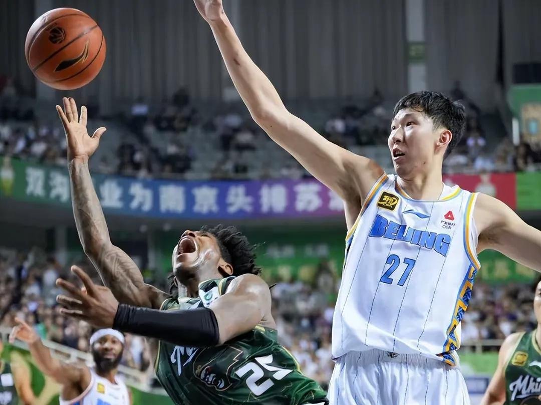 赛前体能课后，北京首钢更衣室发声备战NBA常规赛，底气十足，训练强度明显提升的简单介绍
