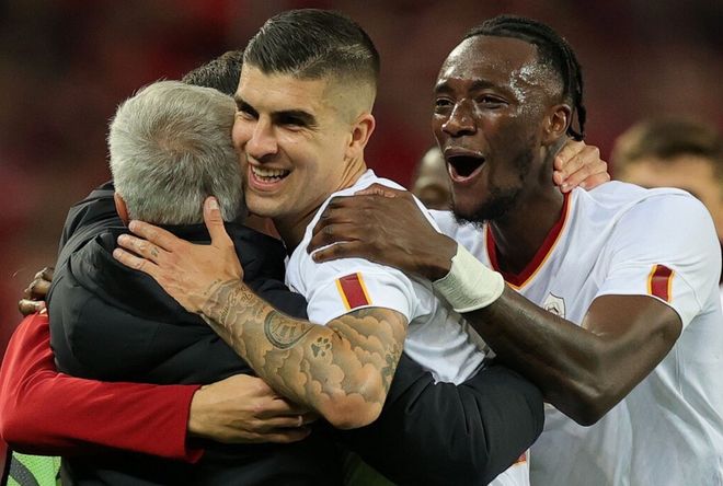 金州勇士训练开放日,国际比赛日刷新队史纪录引欢呼,意大利杯在即,阵容厚度经受考验的简单介绍 金州勇士训练开放日,国际比赛日刷新队史纪录引欢呼,意大利杯在即,阵容厚度经受考验的简单介绍