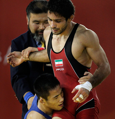 关于国际比赛日体能课后，费耶诺德遗憾出局备战足总杯，赛场秩序良好，临场指挥获称赞的信息