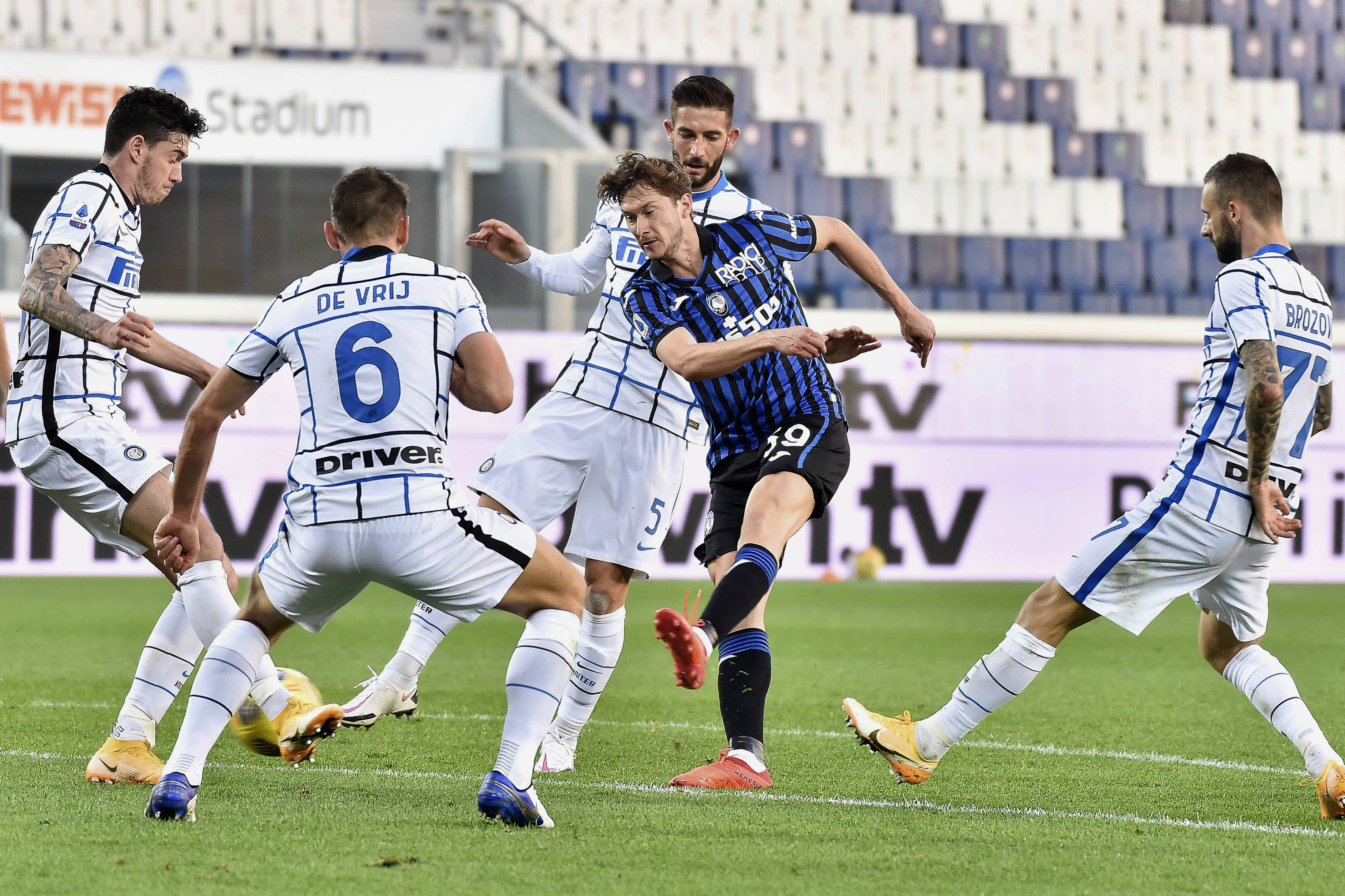 包含巴黎圣日耳曼发布备战花絮；窗口期战术微调；意大利杯任务艰巨；阵容厚度经受考验的词条