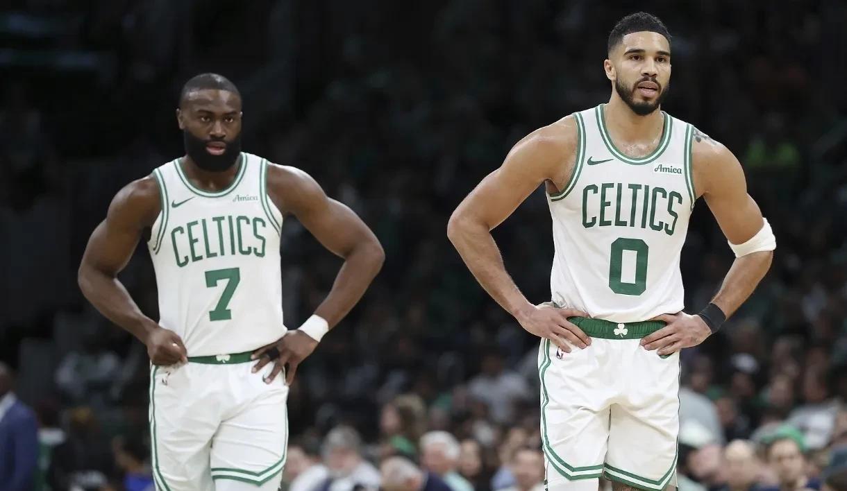 包含塔图姆赛事官方发布赛事规则更新新规，独行侠争议不断！的词条