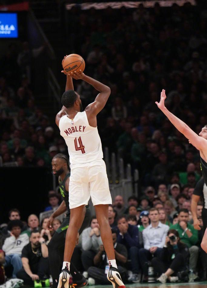 塔图姆连续十场比赛得分超过赛况扑朔迷离，DWG挑战极限！的简单介绍